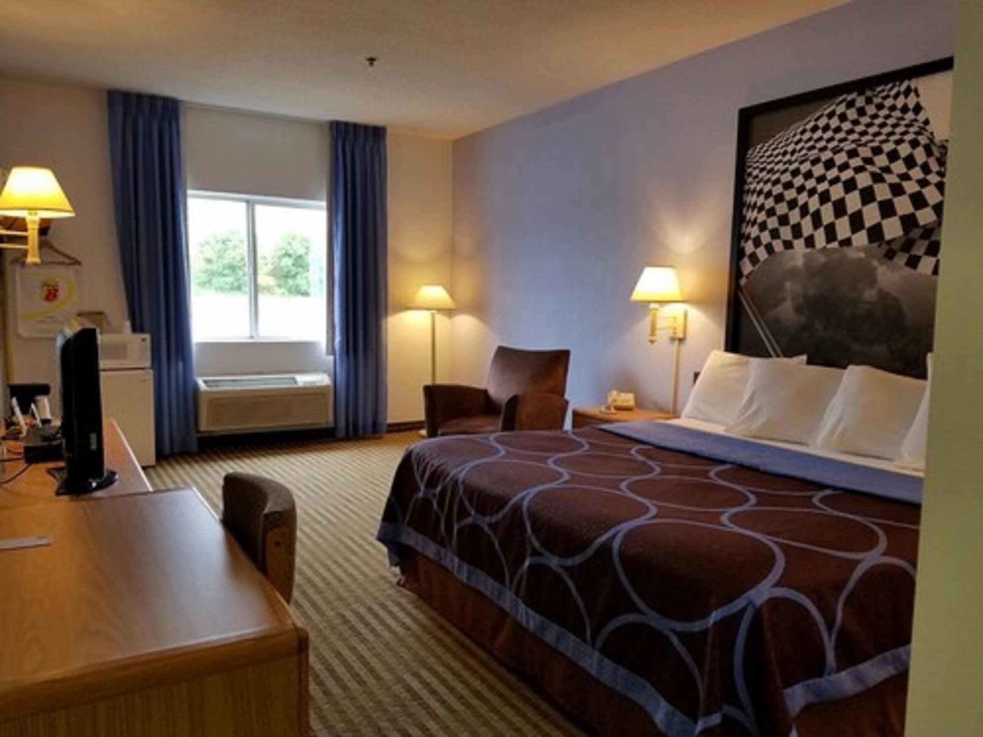 Super 8 By Wyndham Huntington Hotel Exterior photo