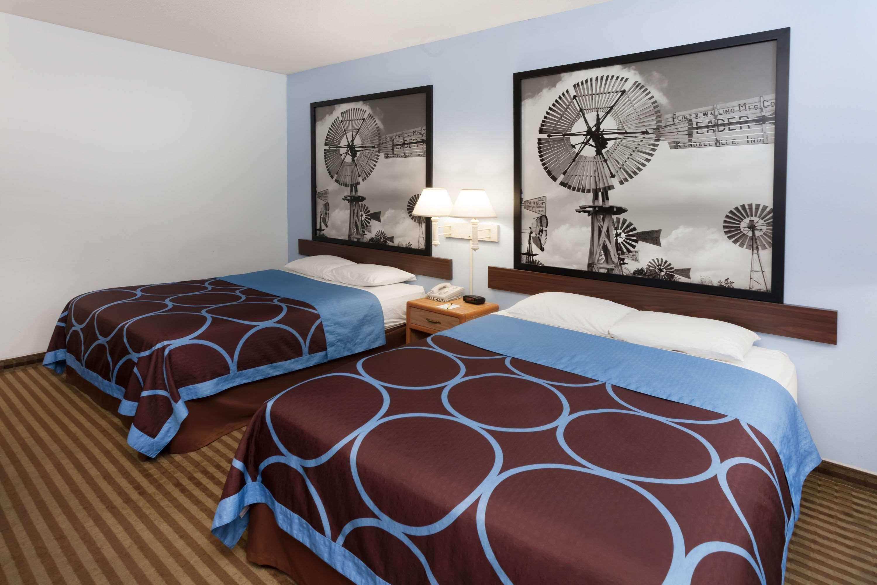 Super 8 By Wyndham Huntington Hotel Exterior photo
