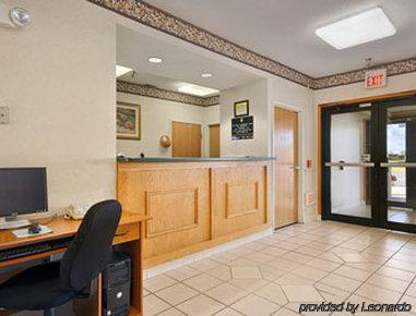 Super 8 By Wyndham Huntington Hotel Interior photo