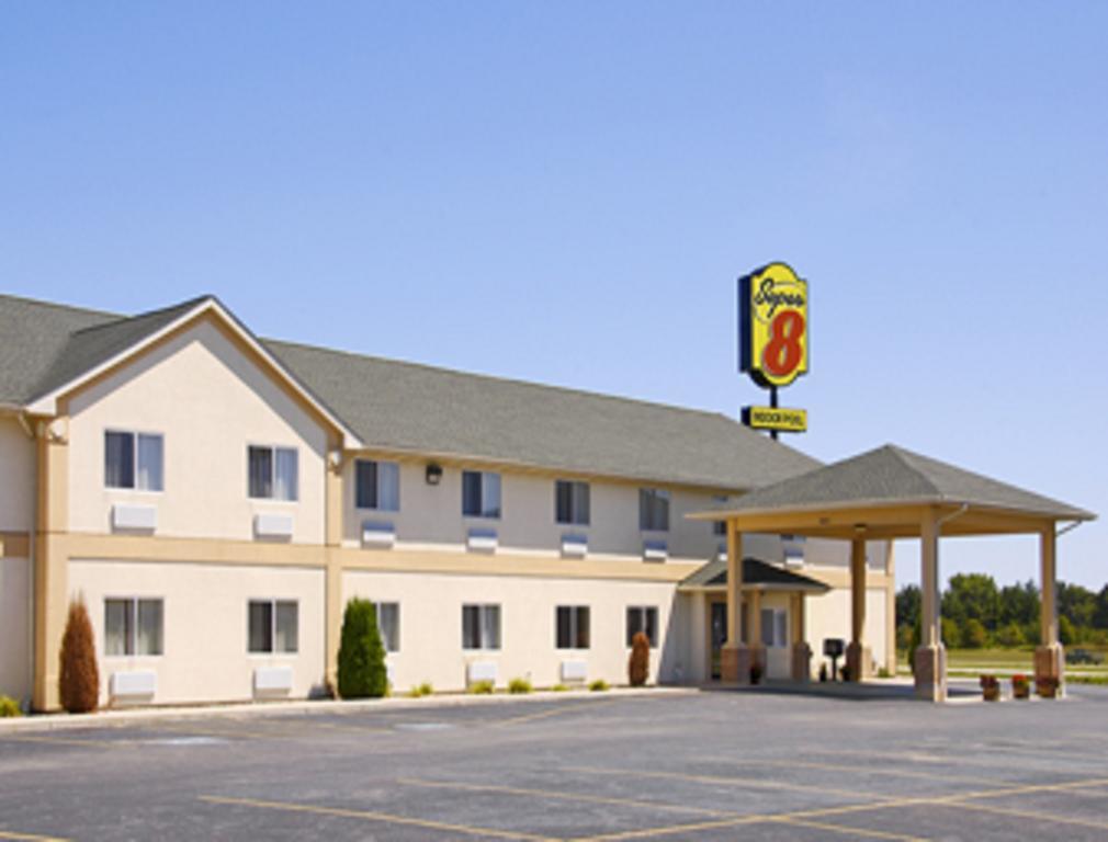 Super 8 By Wyndham Huntington Hotel Exterior photo